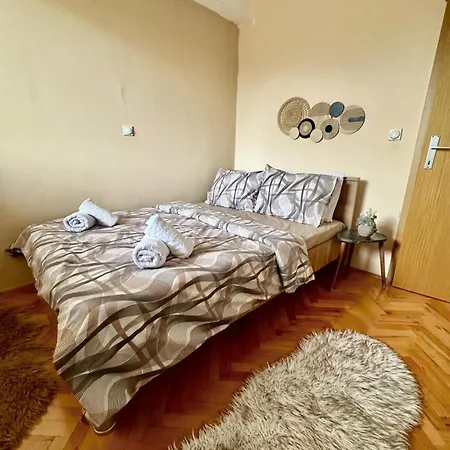Aleksandra 2 Apartment