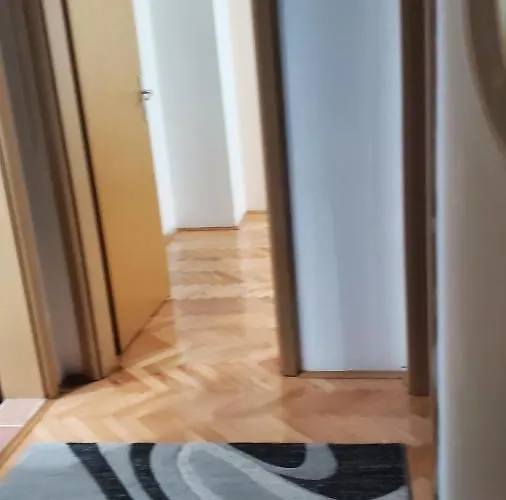 Apartman Aleksandra 2 *