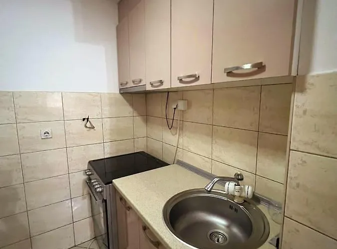 Apartman Aleksandra 2 *